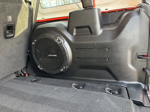 Used 2018 Jeep Wrangler Unlimited Sahara image 40