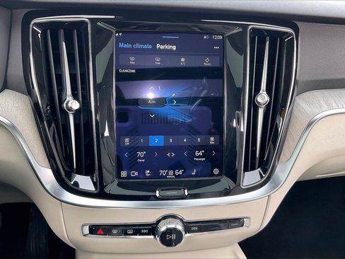 Used 2024 Volvo S60 B5 Plus image 33