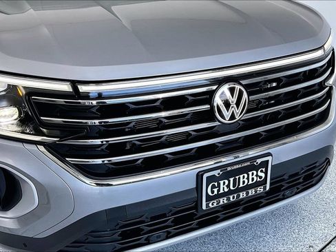 Used 2025 Volkswagen Atlas SE FWD image 34