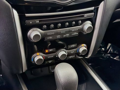 Used 2020 Nissan Pathfinder S FWD image 19