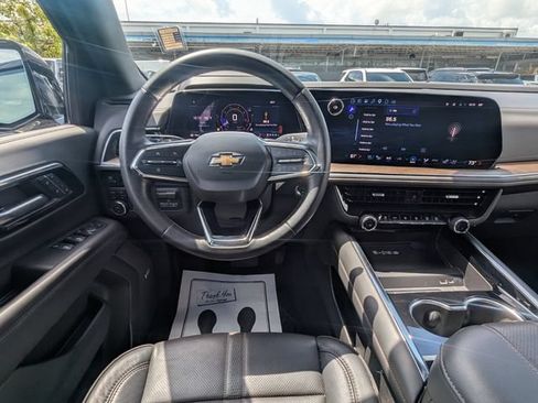 Used 2025 Chevrolet Suburban High Country AWD/4WD image 6