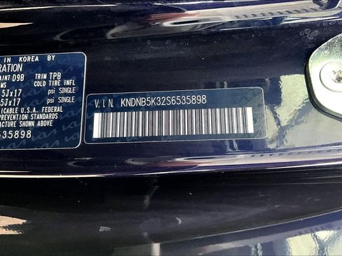 Used 2025 Kia Carnival FWD image 33