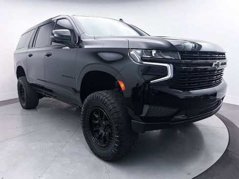 Used 2023 Chevrolet Suburban RST w/ Sport Performance Package image 27