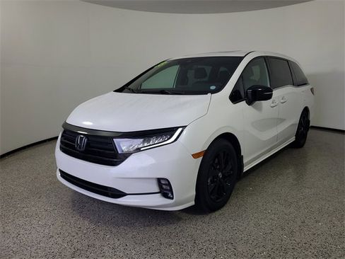Used 2023 Honda Odyssey Sport image 2