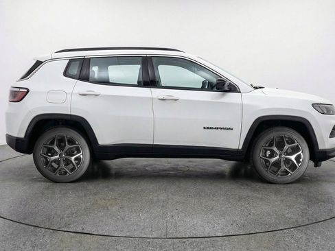 Used 2025 Jeep Compass Limited AWD/4WD image 9