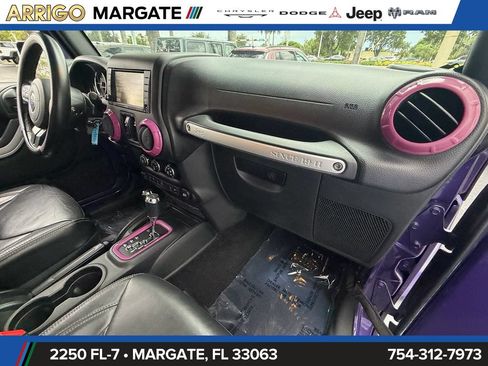 Used 2017 Jeep Wrangler Unlimited Sahara w/ Connectivity Group AWD/4WD image 18