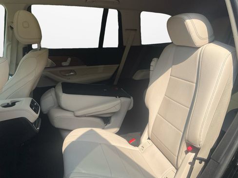 Used 2021 Mercedes-Benz GLS 450 4MATIC image 15