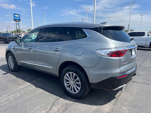 Used 2023 Buick Enclave Essence FWD image 4