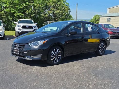 Used 2023 Nissan Versa SV FWD image 5