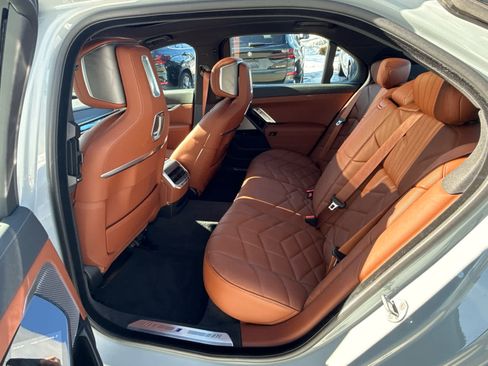 Certified 2025 BMW 760i xDrive w/ Executive Package image 14