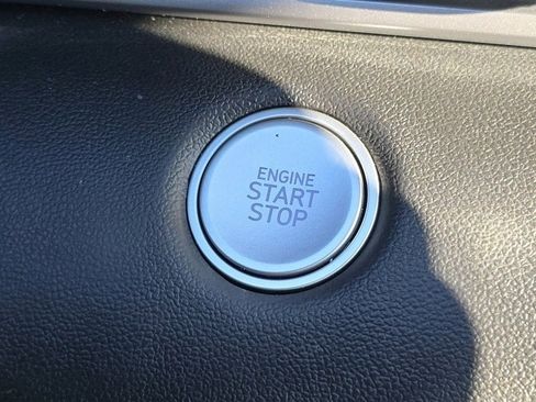 Used 2025 Hyundai Elantra Blue image 9