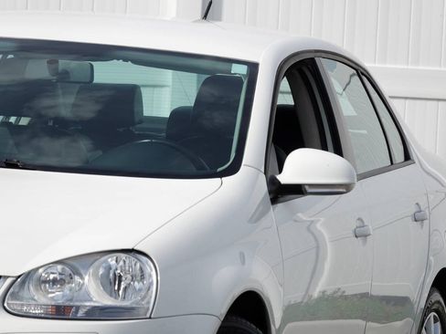 Used 2010 Volkswagen Jetta Limited Edition FWD image 40