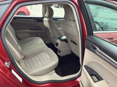 Used 2019 Ford Fusion SE image 26