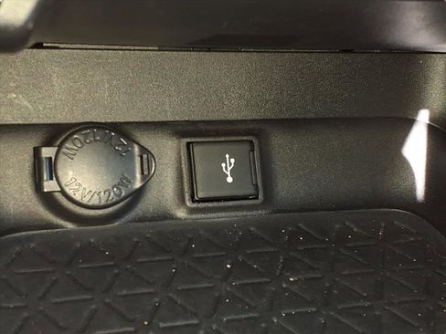 Used 2022 Toyota RAV4 XLE Premium image 21