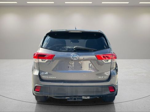 Used 2018 Toyota Highlander XLE AWD/4WD image 4