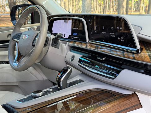 Used 2023 Cadillac Escalade Premium Luxury Platinum image 19