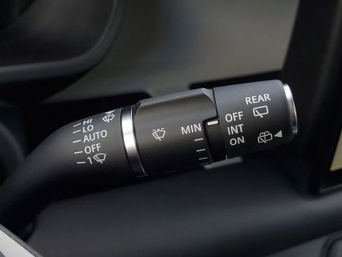 Used 2025 Land Rover Defender 130 X-Dynamic SE image 17