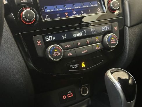 Used 2020 Nissan Rogue SL w/ Premium Package AWD/4WD image 28
