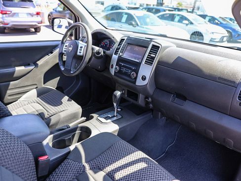 Used 2020 Nissan Frontier SV RWD image 3