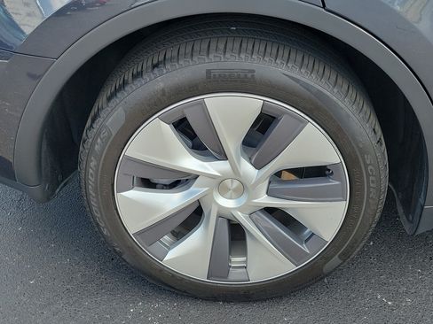 Used 2024 Tesla Model Y Long Range AWD/4WD image 6