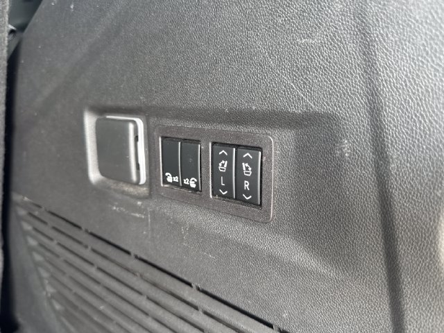 Used 2023 GMC Yukon AT4 w/ AT4 Premium Plus Package AWD/4WD image 41