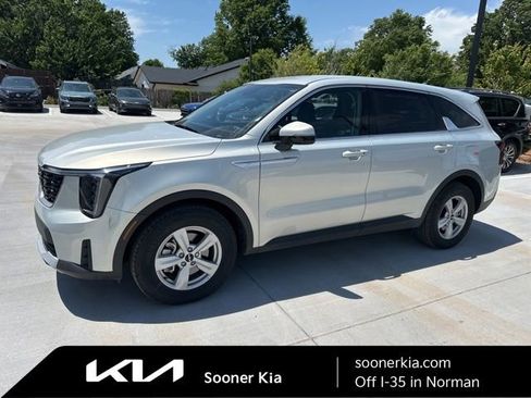 Certified 2026 Kia Sorento LX FWD image 1