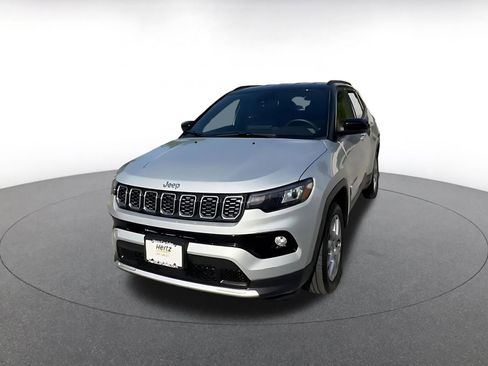 Used 2025 Jeep Compass Limited image 7