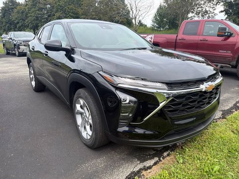 Used 2024 Chevrolet Trax LS w/ LS Convenience Package FWD image 1