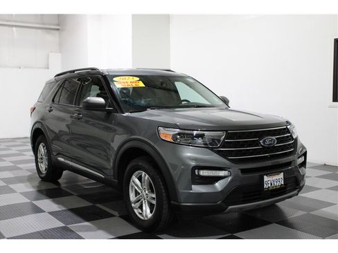Used 2023 Ford Explorer XLT w/ Equipment Group 202A image 2