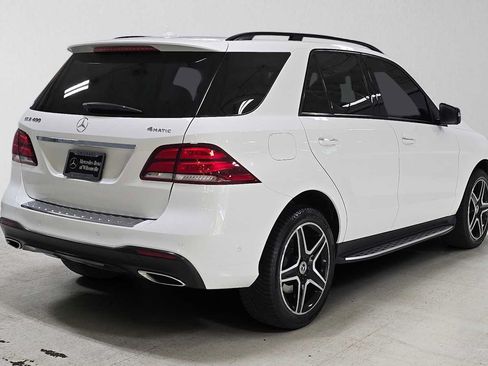 Used 2019 Mercedes-Benz GLE 400 4MATIC image 3