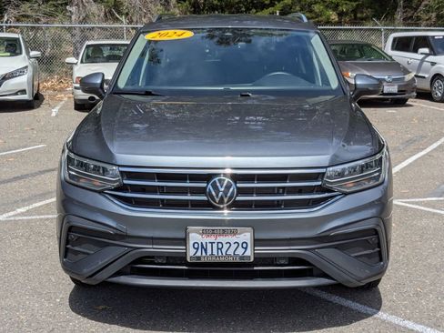 Used 2024 Volkswagen Tiguan SE AWD/4WD image 3