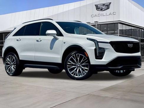 Used 2024 Cadillac XT4 Sport FWD image 2