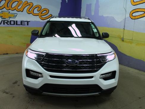 Used 2022 Ford Explorer XLT w/ Equipment Group 202A image 3