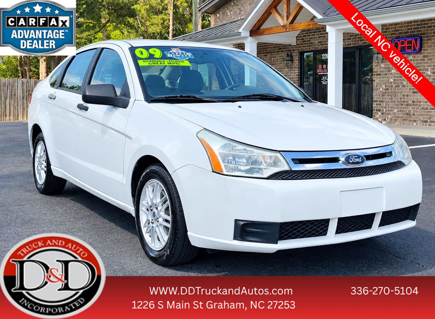 Used 2009 Ford Focus SE FWD image 1