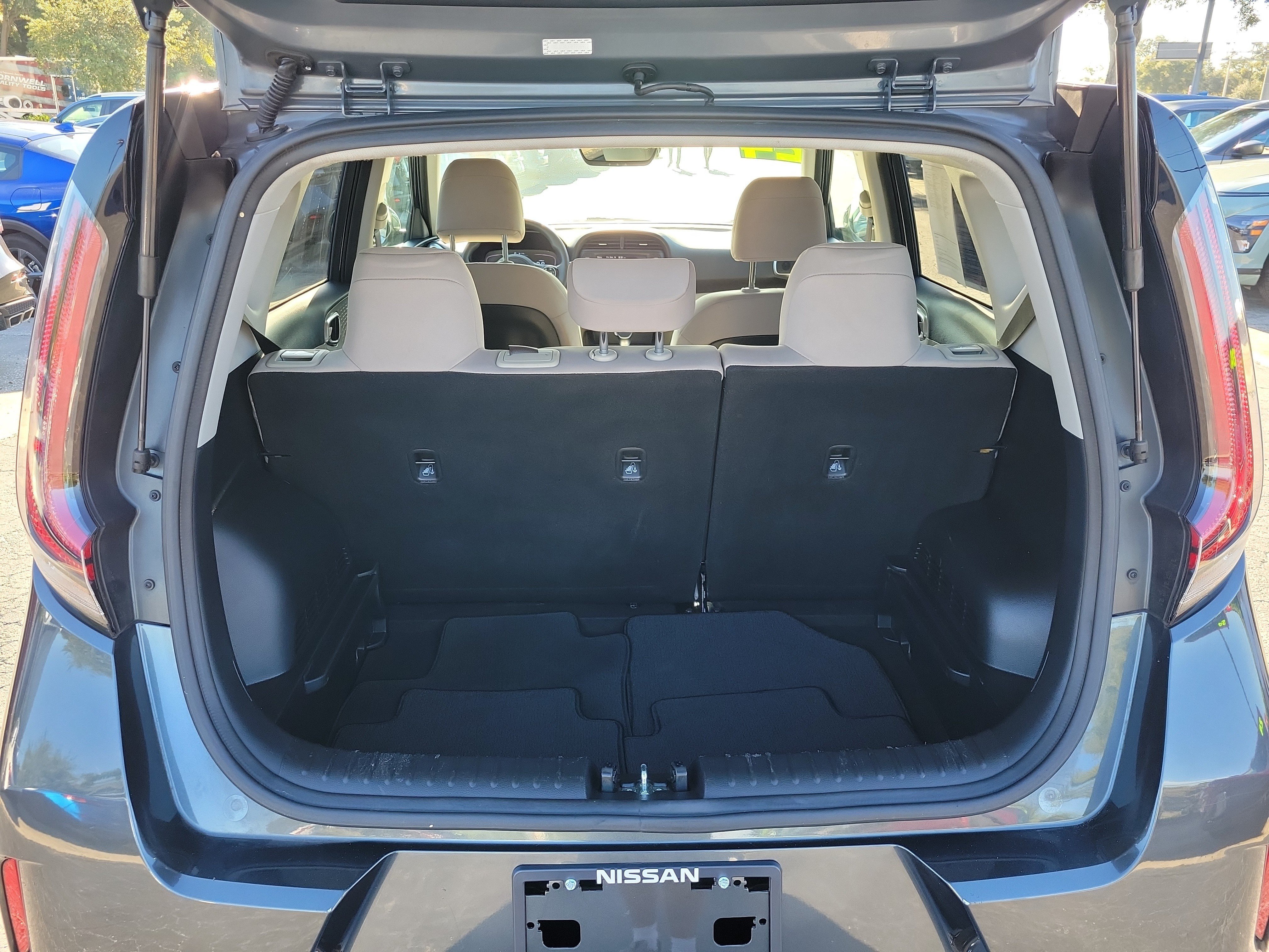 Used 2024 Kia Soul LX FWD image 9
