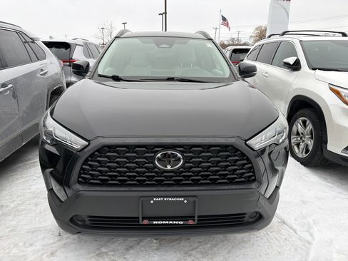 Used 2023 Toyota Corolla Cross LE image 3