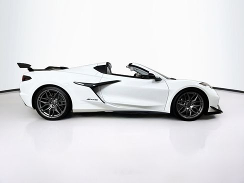 Used 2024 Chevrolet Corvette Z06 w/ Z07 Performance Package RWD image 8