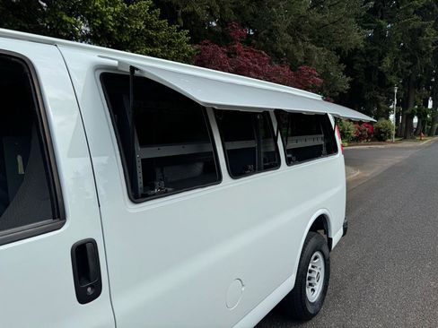Used 2009 GMC Savana 3500 RWD image 31