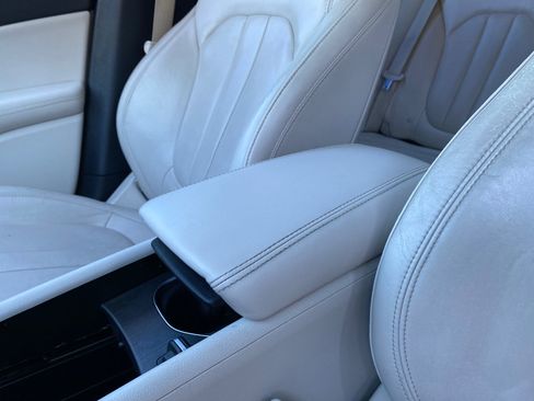 Used 2017 Chrysler 200 Limited Platinum image 57