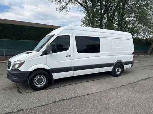 Used 2018 Mercedes-Benz Sprinter 2500 image 3
