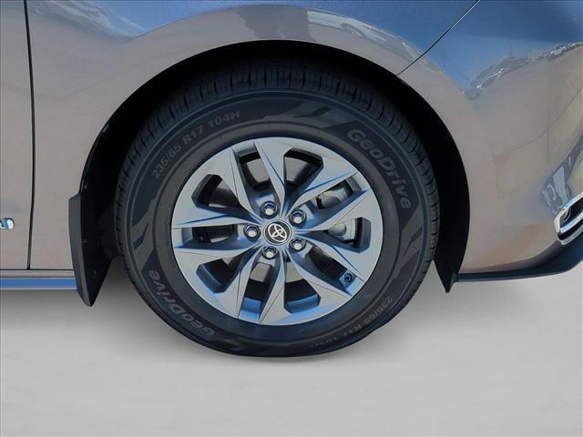 Used 2021 Toyota Sienna XLE FWD image 24