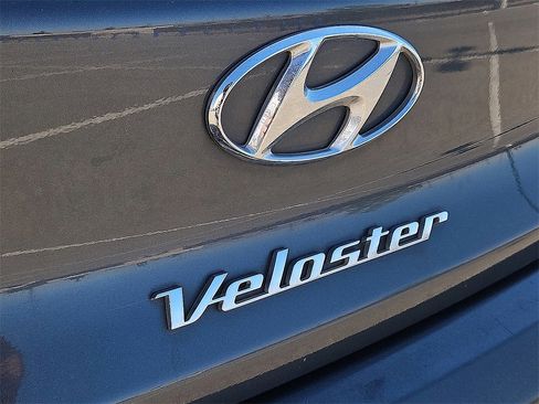 Used 2019 Hyundai Veloster 2.0 image 11