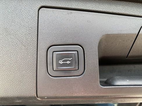 Used 2019 Cadillac XT4 Premium Luxury image 8