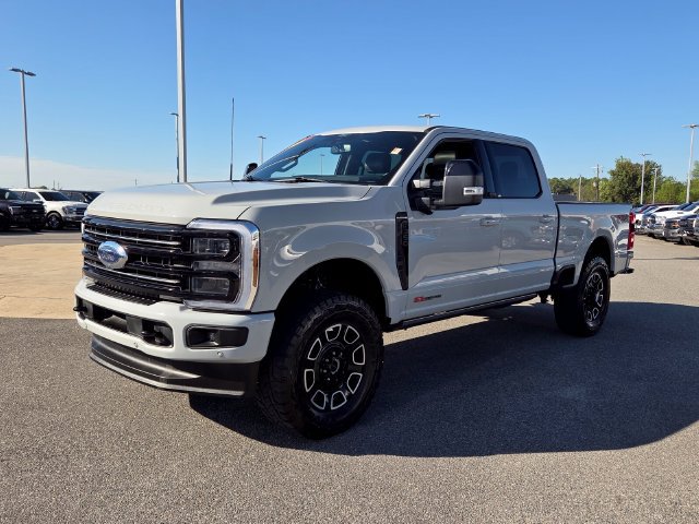 Used 2025 Ford F350 Platinum AWD/4WD image 3