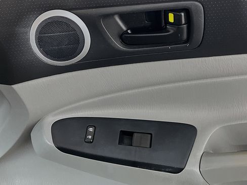 Used 2012 Toyota Tacoma PreRunner image 30