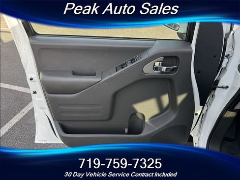 Used 2018 Nissan Frontier PRO-4X image 12
