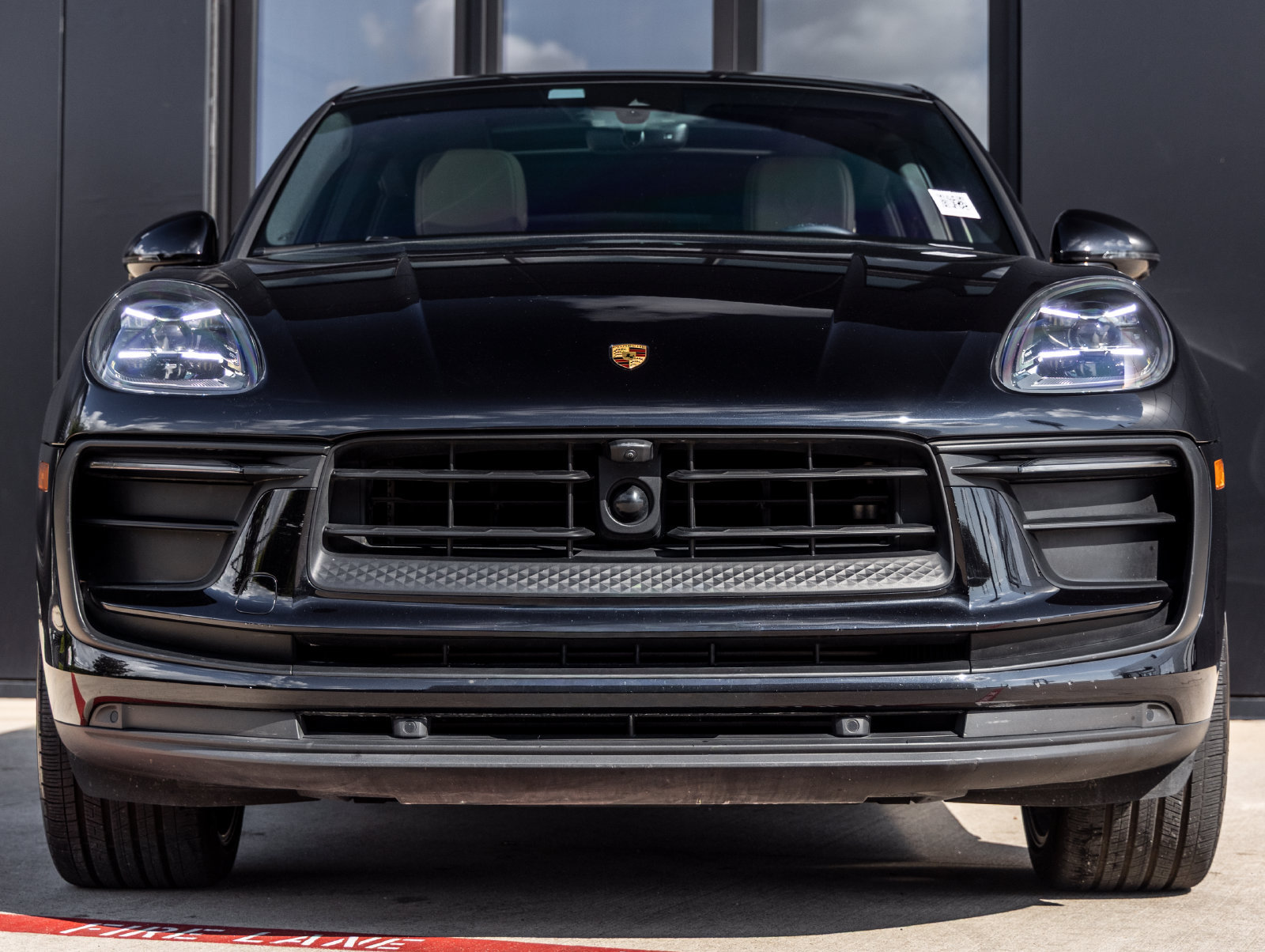 Certified 2024 Porsche Macan AWD/4WD image 8