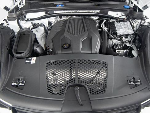 New 2026 Porsche Macan image 40