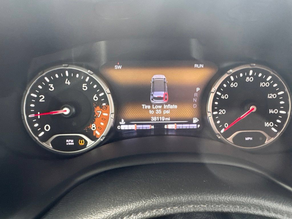 Used 2018 Jeep Renegade Latitude w/ UConnect 8.4 Nav Group AWD/4WD image 12