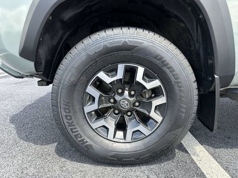 Used 2022 Toyota Tacoma TRD Off-Road AWD/4WD image 16